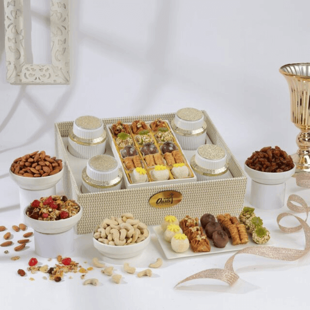 7 Premium Pearl White Fantasy Hamper